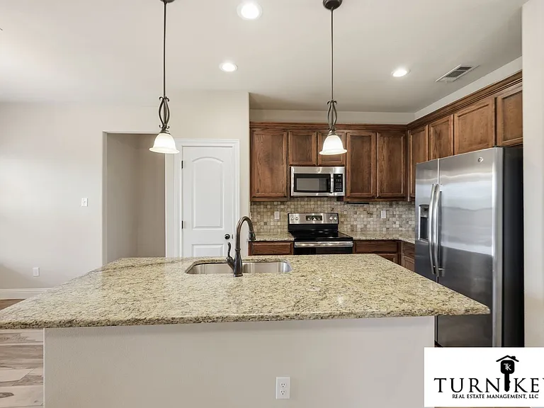 8009 Bangor Dr — Photo 11