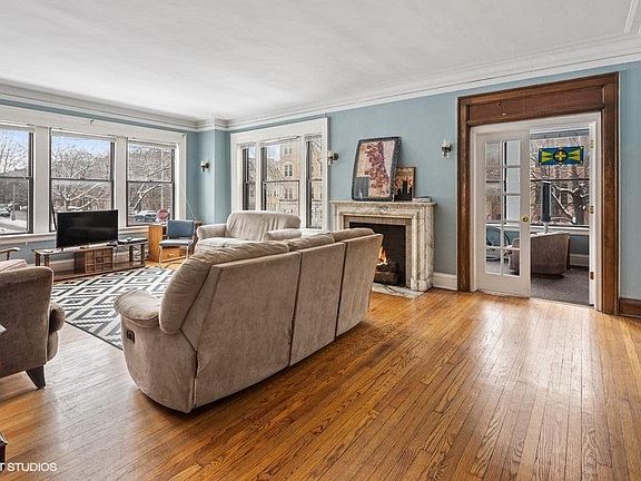 2nd image of 1347 E Hyde Park Blvd Floor 3