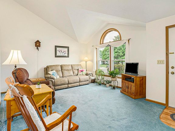 2nd image of 1715 Oatfield Ln