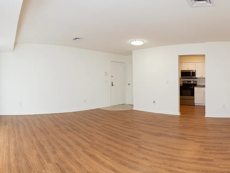 Carriage House — Photo 15
