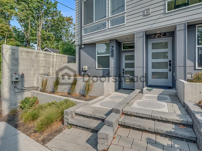 722 N 36th St — Photo 2