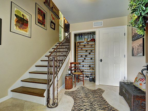 4th image of 954 Woodlawn Dr