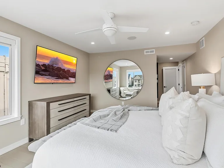 302 N Nassau Ave — Photo 45