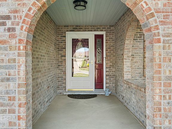 4th image of 17800 Linden Dr