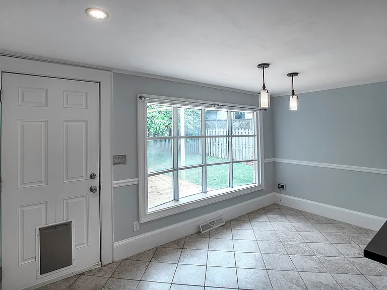220 Buist Ave — Photo 4