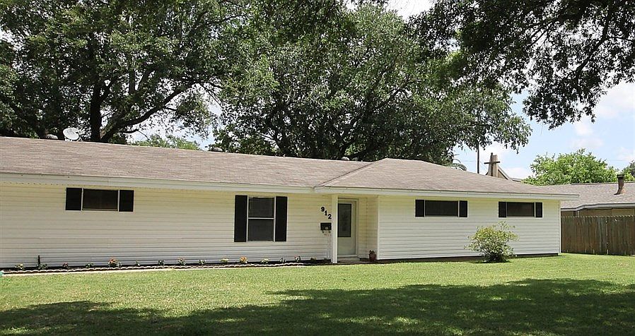 1st image of 912 Circle Dr