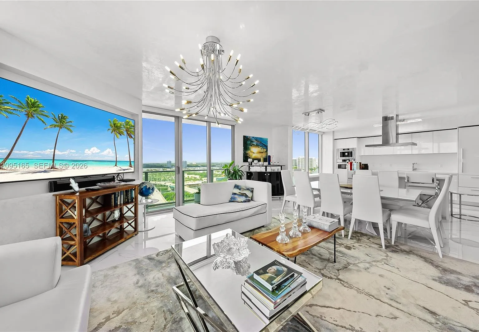 Parque Towers Condo — Photo 4