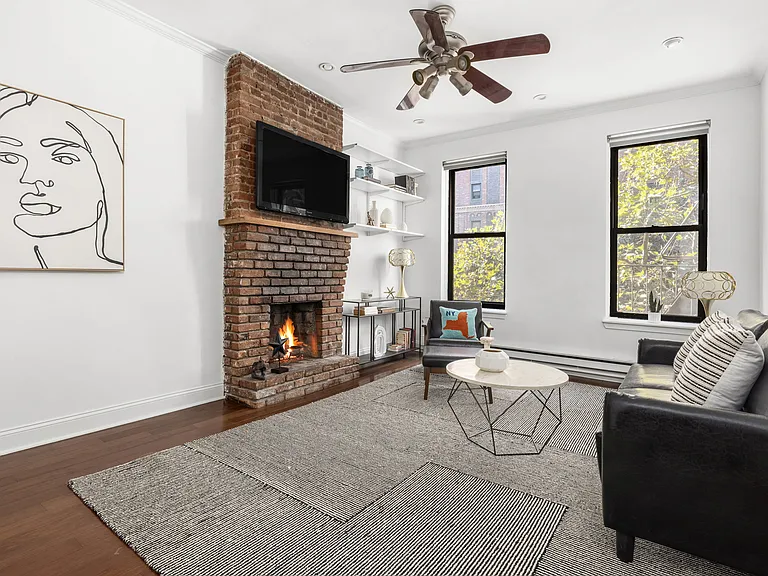433 W 24th St #3D — Photo 1