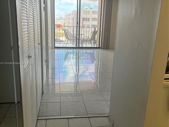3rd image of 16751 NE 9th Ave APT 404