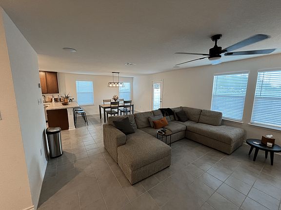 4th image of 4845 Park Gln #3