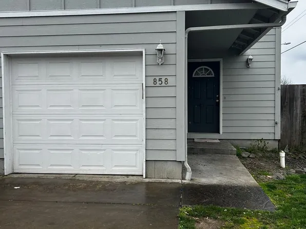858s9, 858 & 860 S 9th St #858, Harrisburg, OR 97446