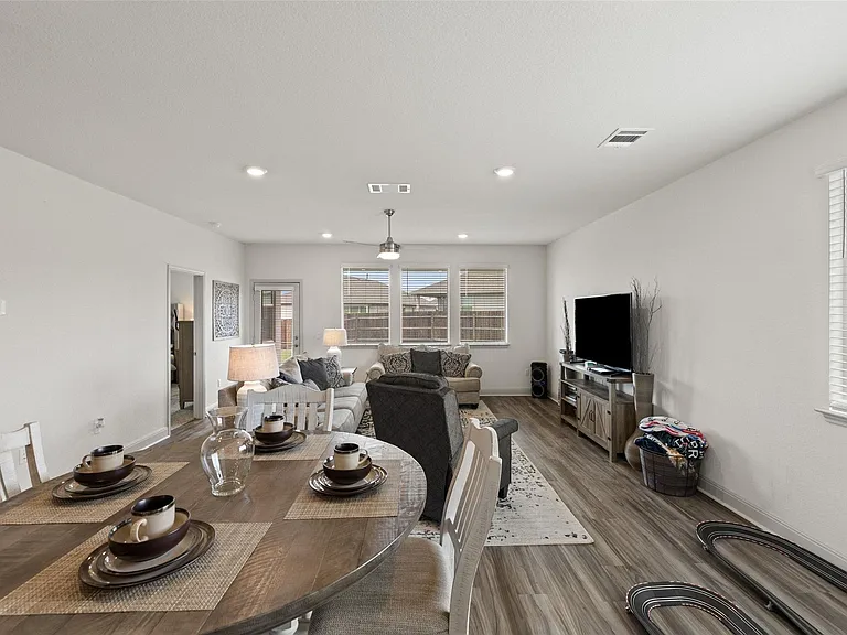 16401 Coratina Dr — Photo 24