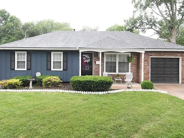 630 NW Kay Dr, Lees Summit, MO 64063