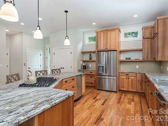 12th image of 326 Golden Valley Dr