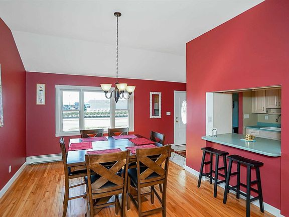 3rd image of 7 Beachwood Dr