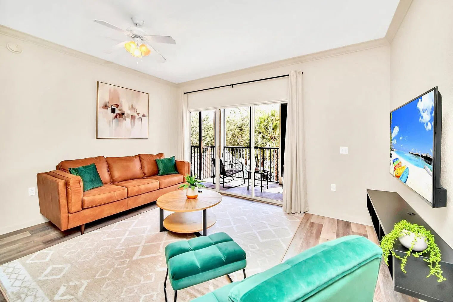 3 bed, 2.0 bath, 1280 sqft, $3,682 — Photo 2