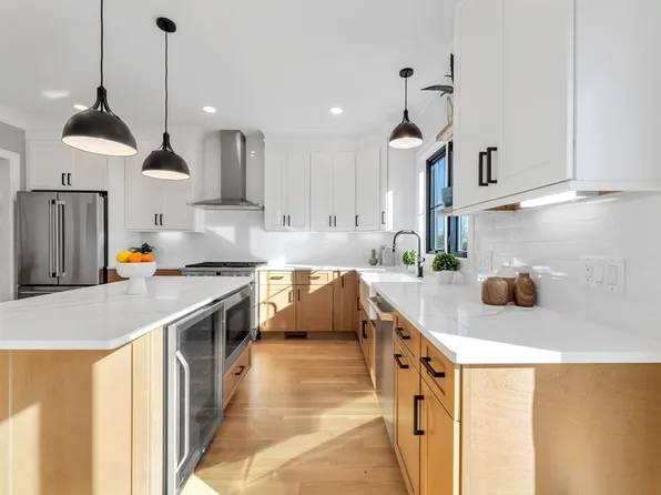 14 Starling St, West Roxbury, MA 02132