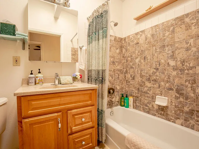 4742 Kleefeld Ave — Photo 8
