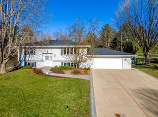 618 Sally Cir, Eagan, MN 55121