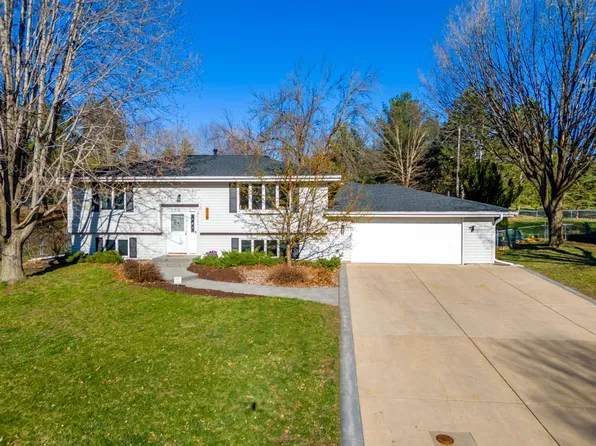 618 Sally Cir, Eagan, MN 55121