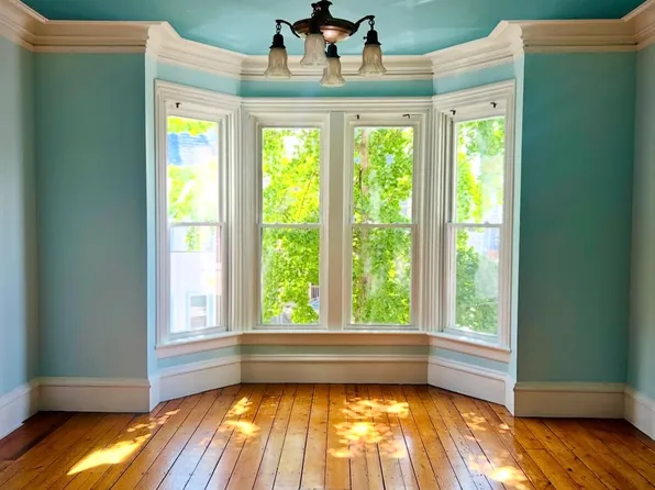 76 Vinton St #2, Providence, RI 02909