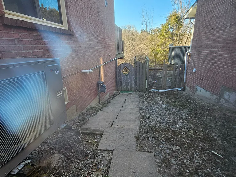 164 Timpson Dr #LOWER — Photo 2