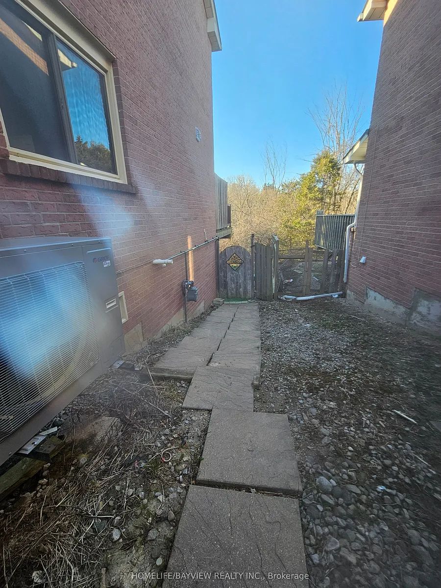 Building Photo - 164 Timpson Dr #LOWER