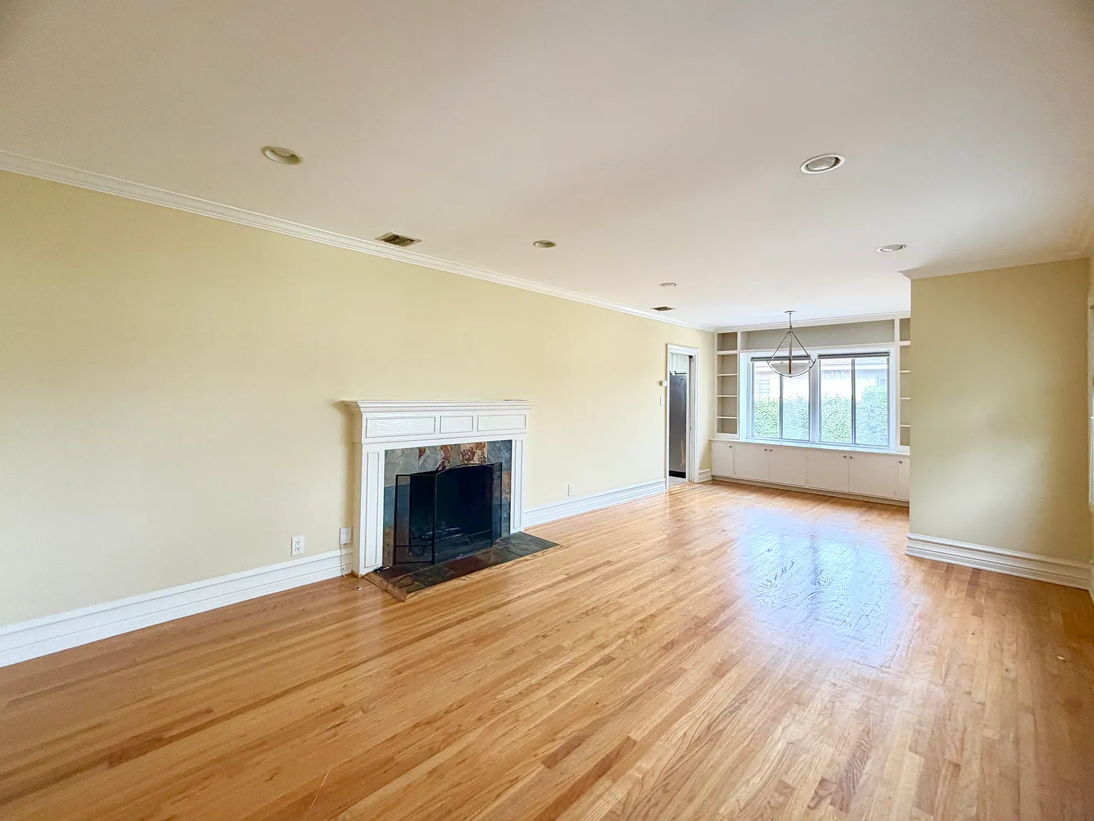 3 bed, 2.5 bath, 1386 sqft, $4,000 — Photo 4