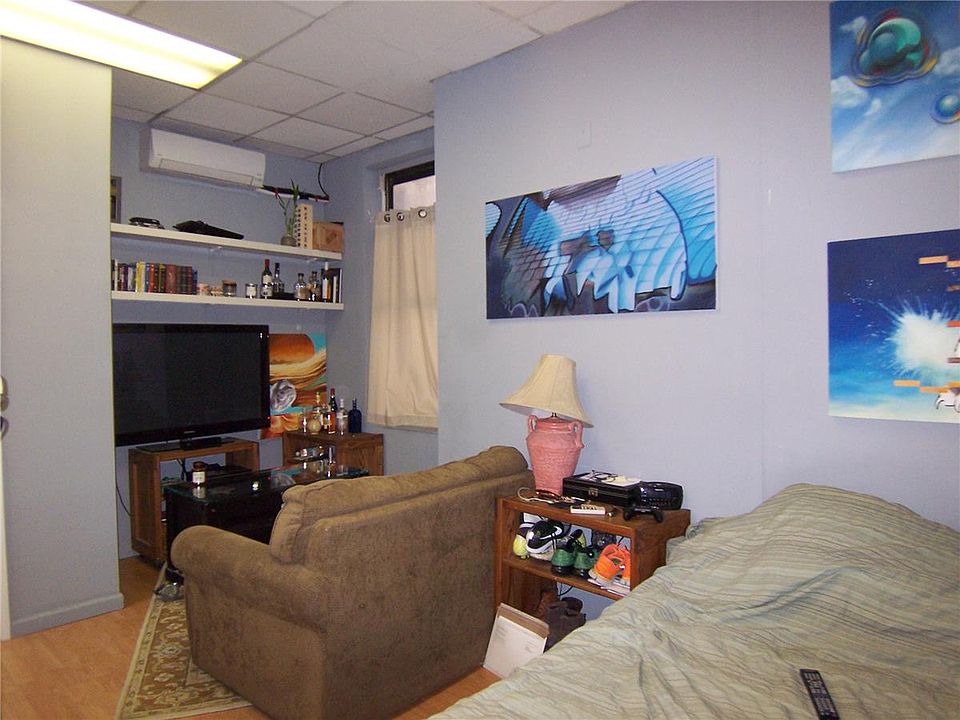 1st image of 158 Grand St Rm 205