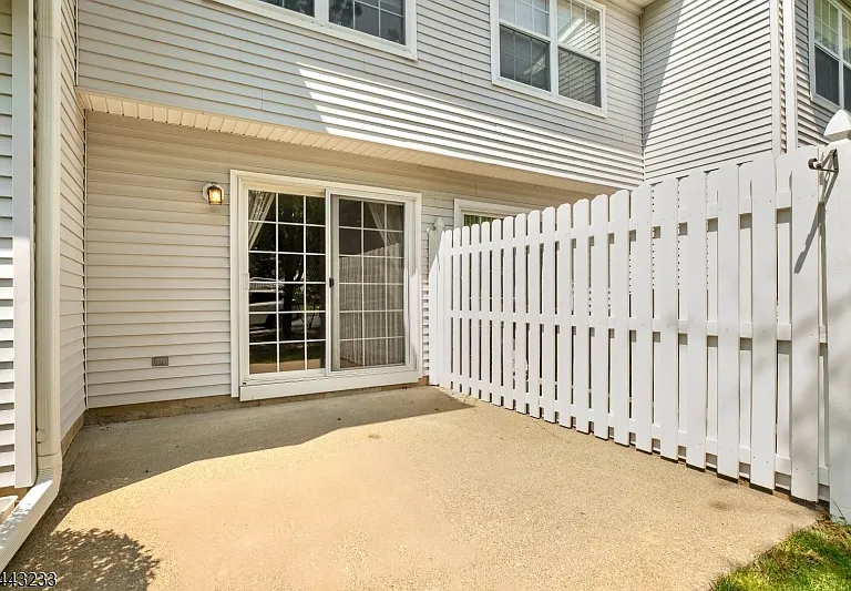 418 Dalton Ct — Photo 40