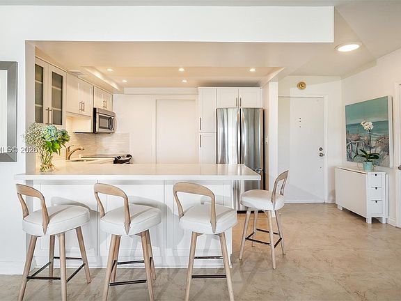 5th image of 555 Crandon Blvd APT 71