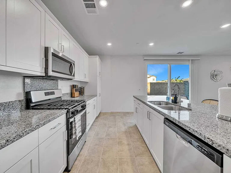 1705 Park Place Ln — Photo 11