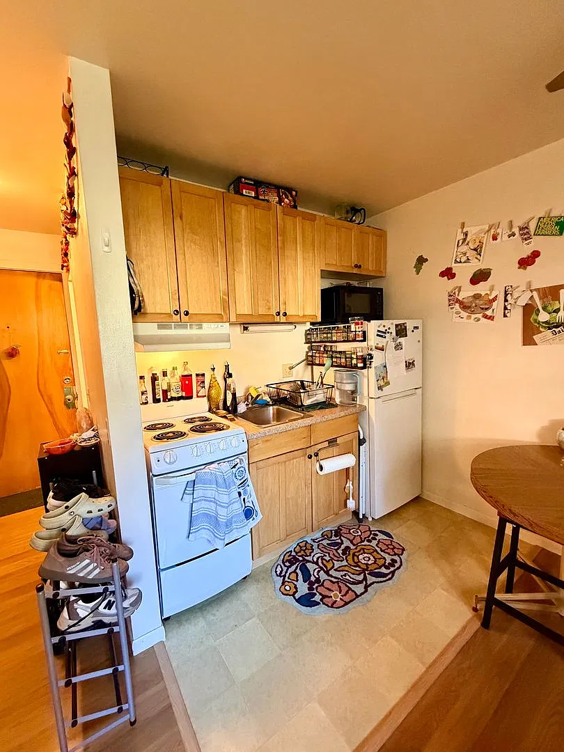 16 E. Gorham Street - Calimar Apartments — Photo 4