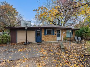 489 Cayuga Rd, Benton Harbor, MI 49022