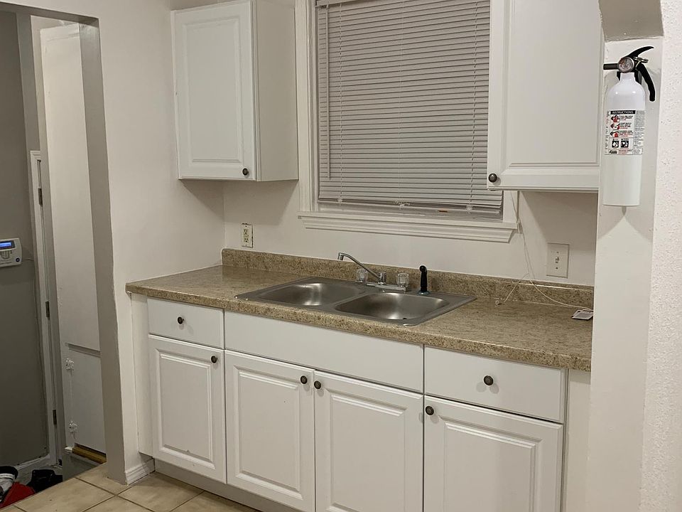 16762 Rutherford St, photo 3