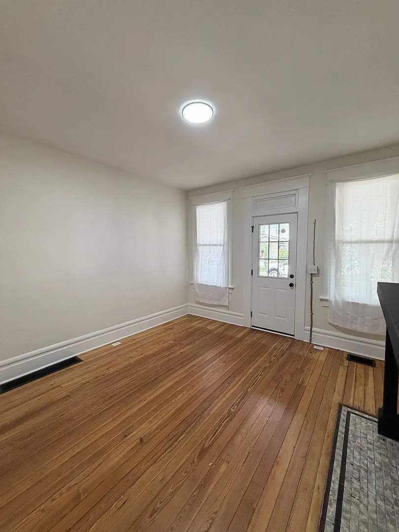 2 Bed / 2 Bath with Private Garage & Fenced Yard — Photo 3