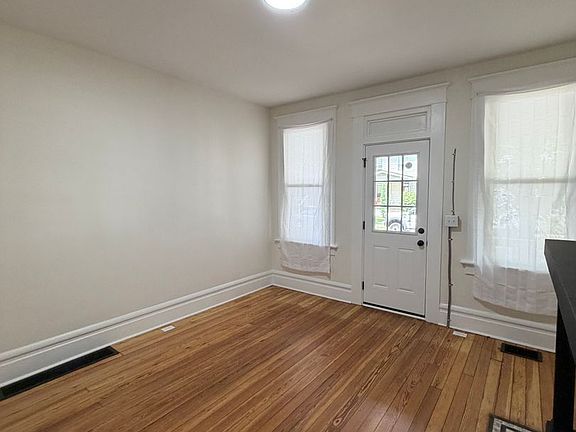 3rd image of 423 Hanford St