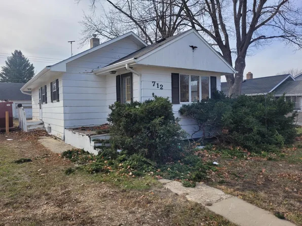 712 2nd St NW, Pipestone, MN 56164