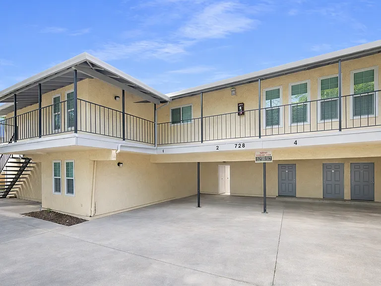 728 W Sacramento Ave — Photo 15