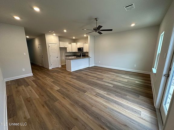 4th image of 12298 Sinclair Dr