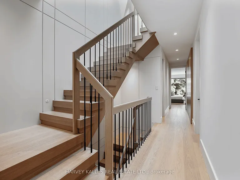 43 Summerhill Ave — Photo 5