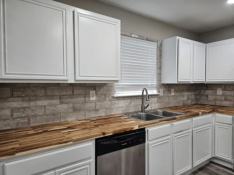 9431 Jill Ln — Photo 6
