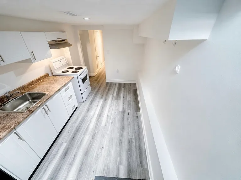 909 Palmerston Ave #LOWER — Photo 3