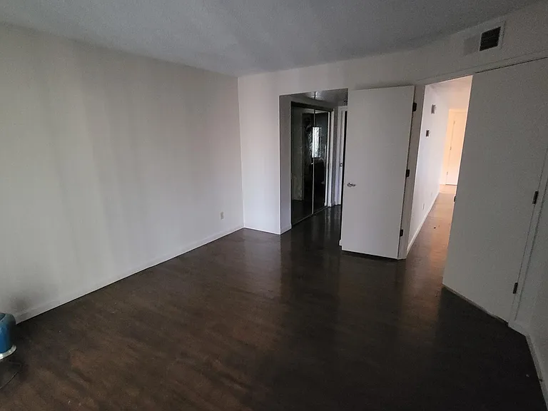 9201 N 47th Dr — Photo 13