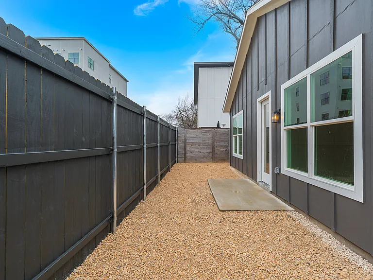2818 Chicago St — Photo 25