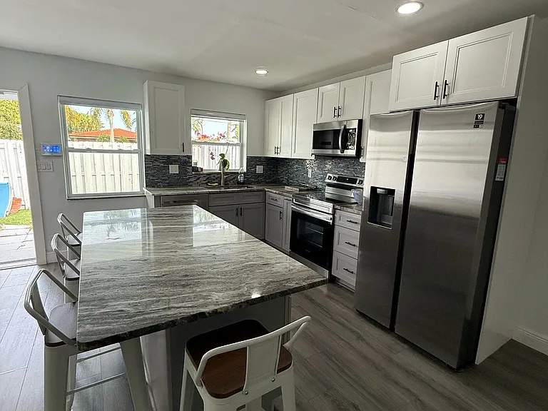 2023 NE 15th Ave — Photo 9