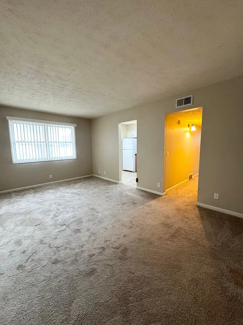 4802 Underwood Ave — Photo 2
