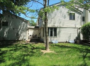 242 Cambria Ct, Woodbury, MN 55125