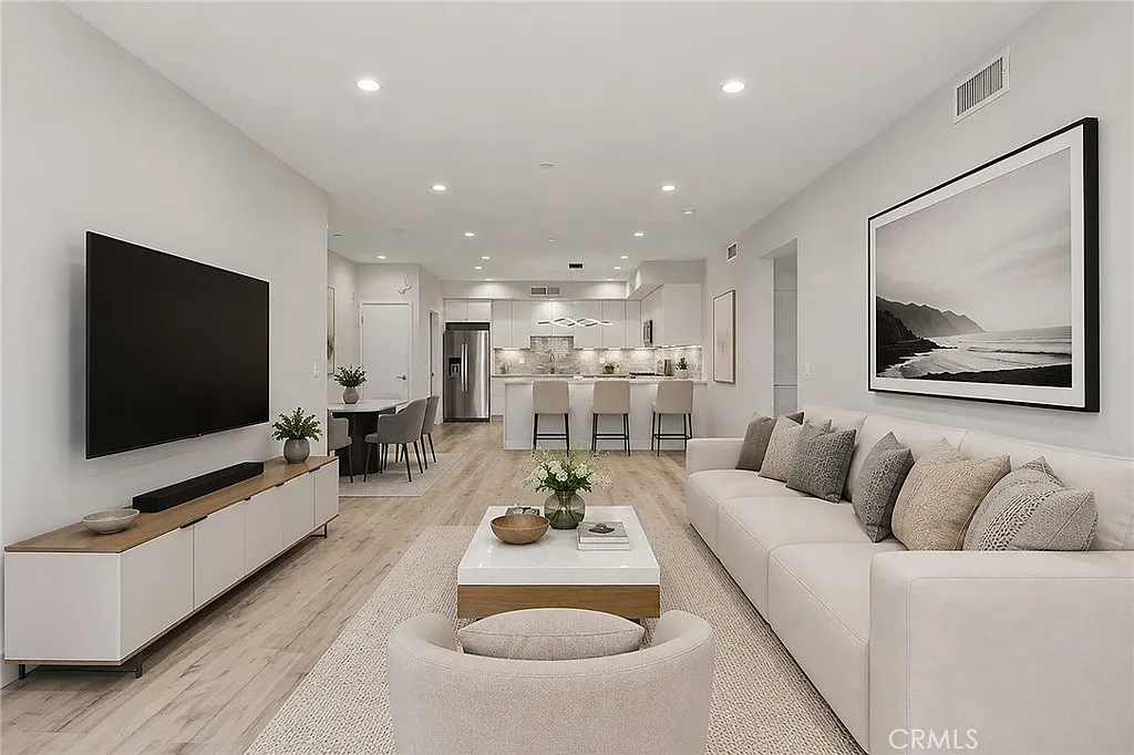 3 bed, 1680 sqft, $4,195 — Photo 1