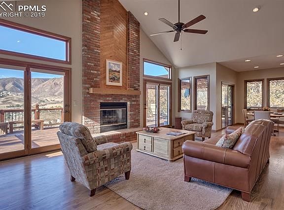 Vaulted ceiling great room with gorgeous views!